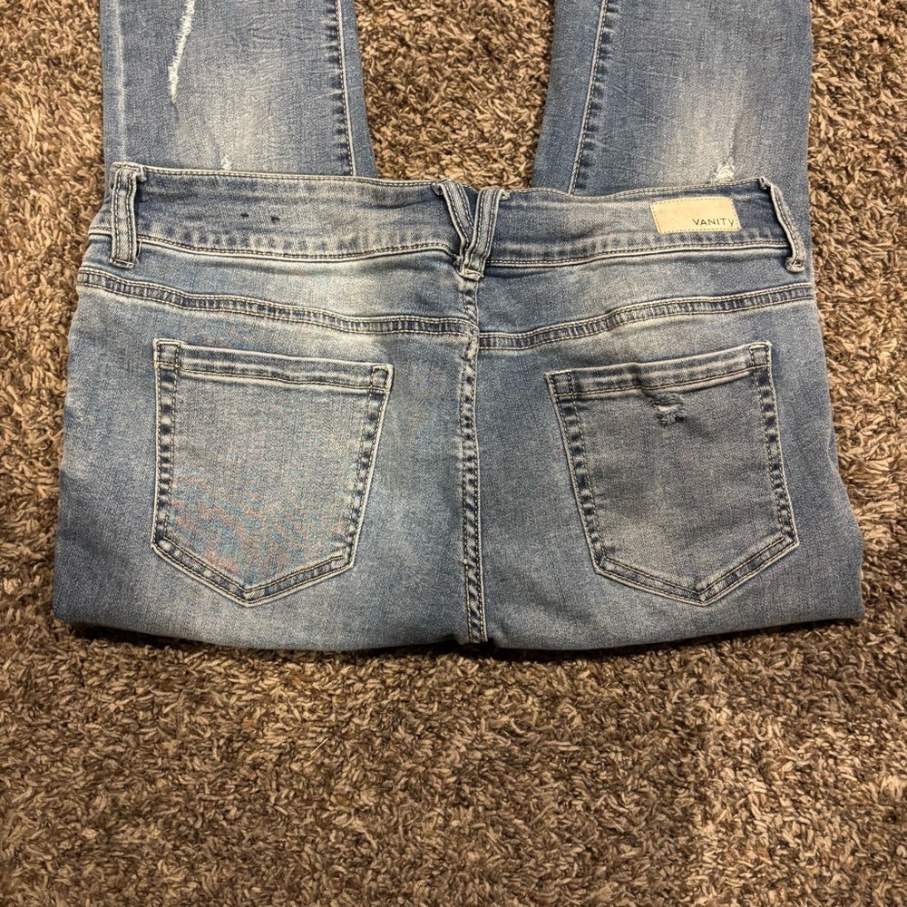 Vanity Women's Slim Capri Jeans